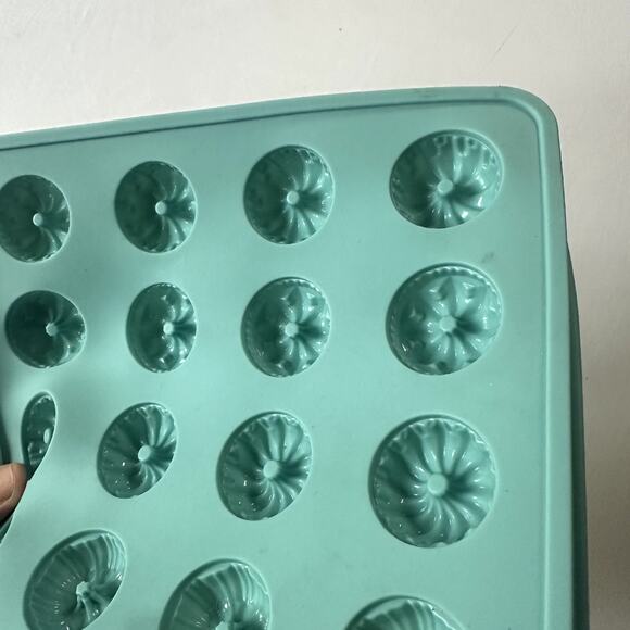 The Pampered Chef Silicone Fluted Chocolate Mold - Picture 4 of 5